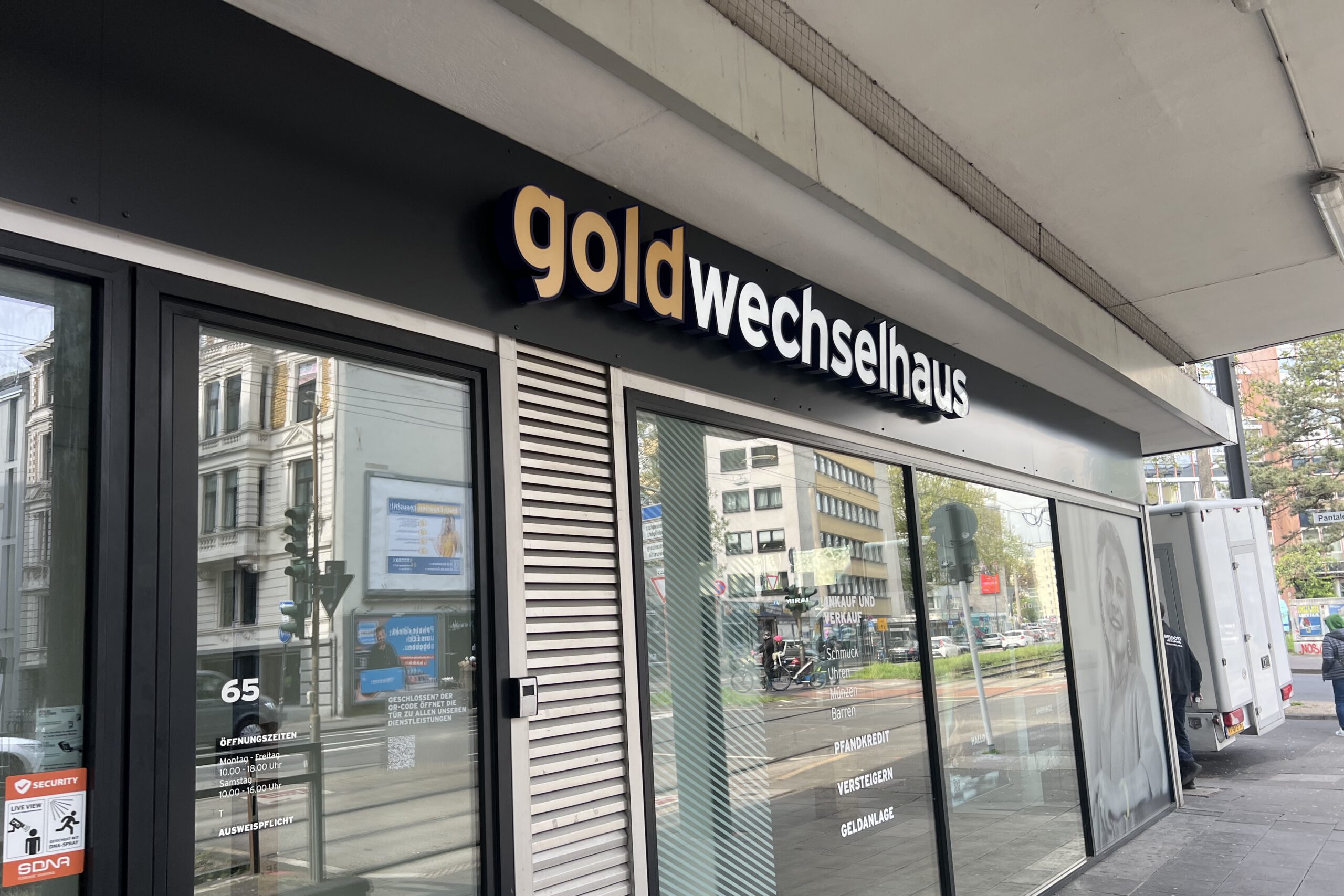 Goudwisselkantoor naam bord gevel